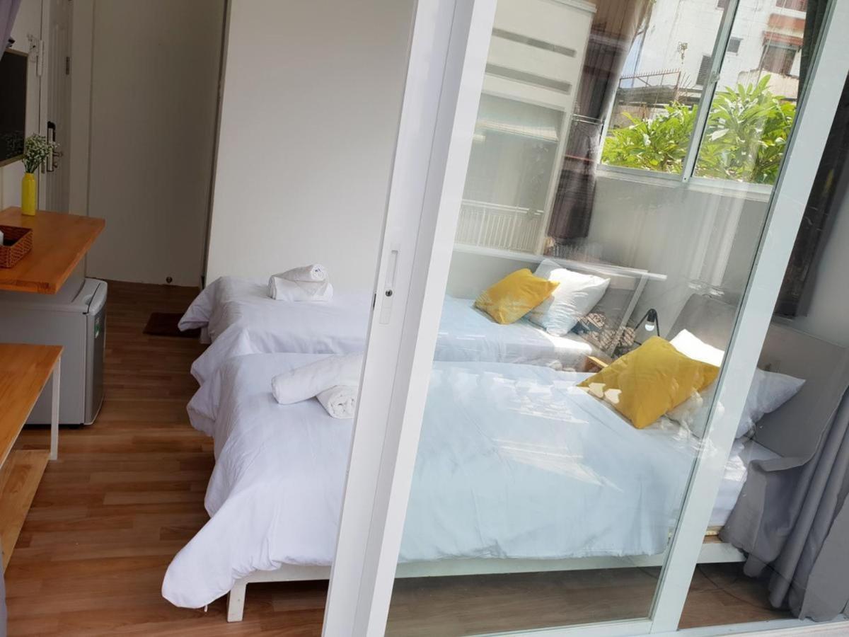 Yelo Hostel & Cafe 胡志明市 外观 照片